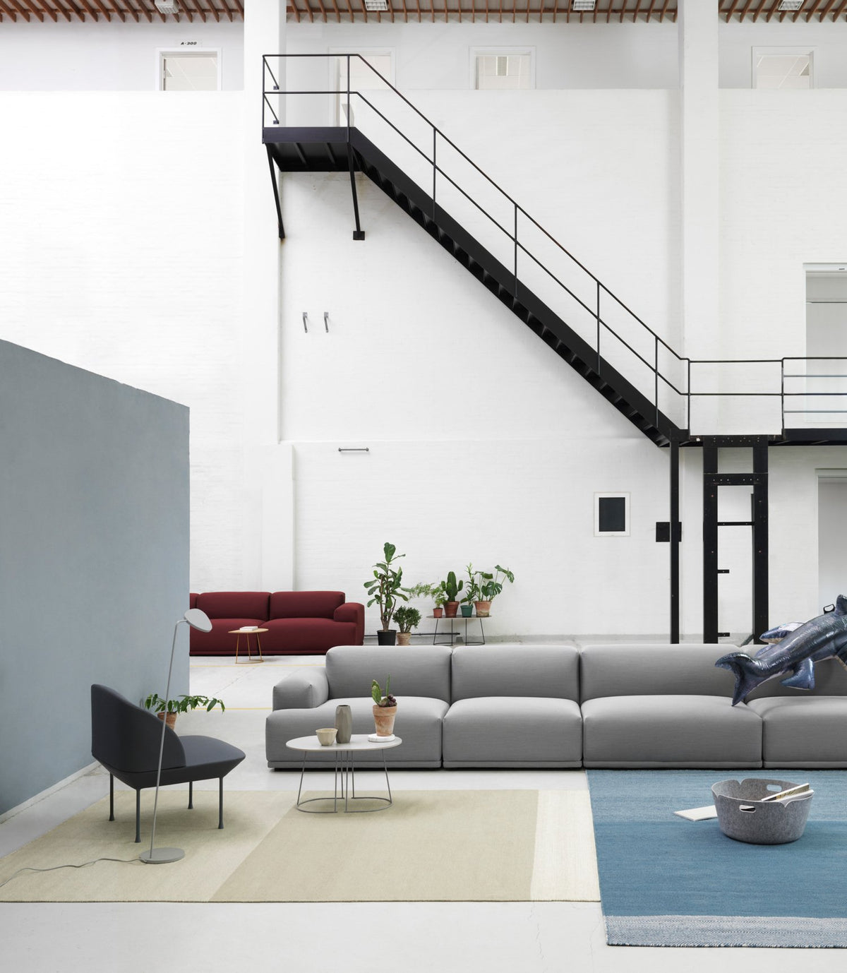 Connect Sofa / rechte Armlehne in Grau präsentiert im Onlineshop von KAQTU Design AG. Modulares Sofa ist von Muuto