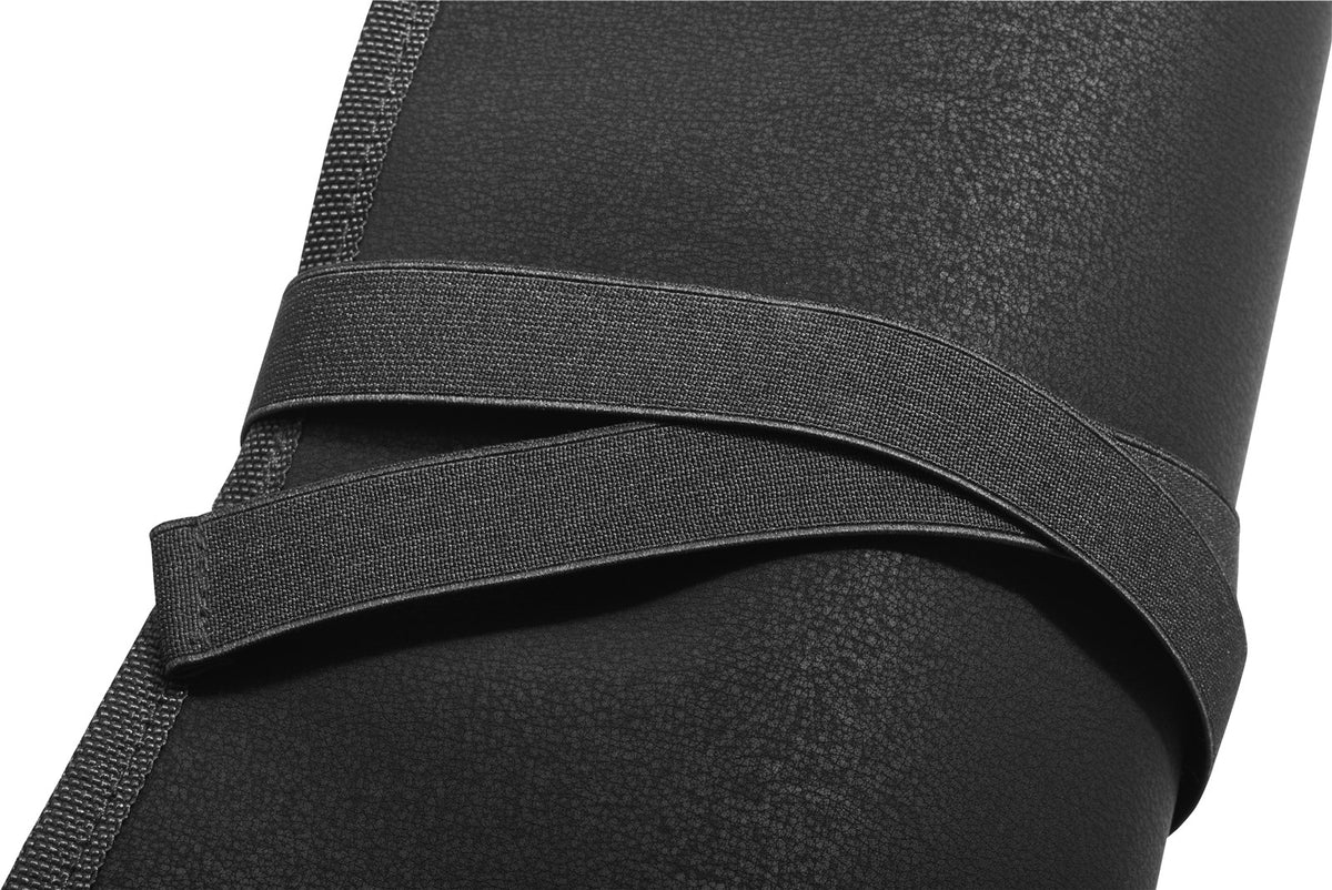 BBQ+ Grillbesteck-Tasche, leer in Schwarz präsentiert im Onlineshop von KAQTU Design AG. Grillzubehör ist von Zwilling