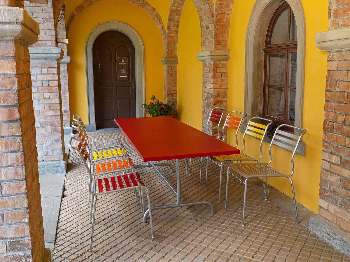 Tisch Säntis 240 x 80 in Rot / Feuerverzinkt präsentiert im Onlineshop von KAQTU Design AG. Gartentisch ist von Schaffner
