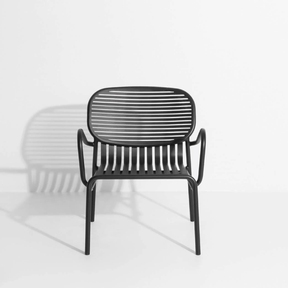 Week-End Garten Lounger in Black präsentiert im Onlineshop von KAQTU Design AG. Outdoor-Sessel mit Armlehnen ist von Petite Friture