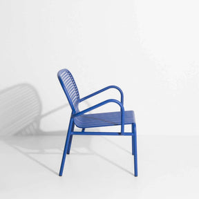 Week-End Garten Lounger in Blue präsentiert im Onlineshop von KAQTU Design AG. Outdoor-Sessel mit Armlehnen ist von Petite Friture