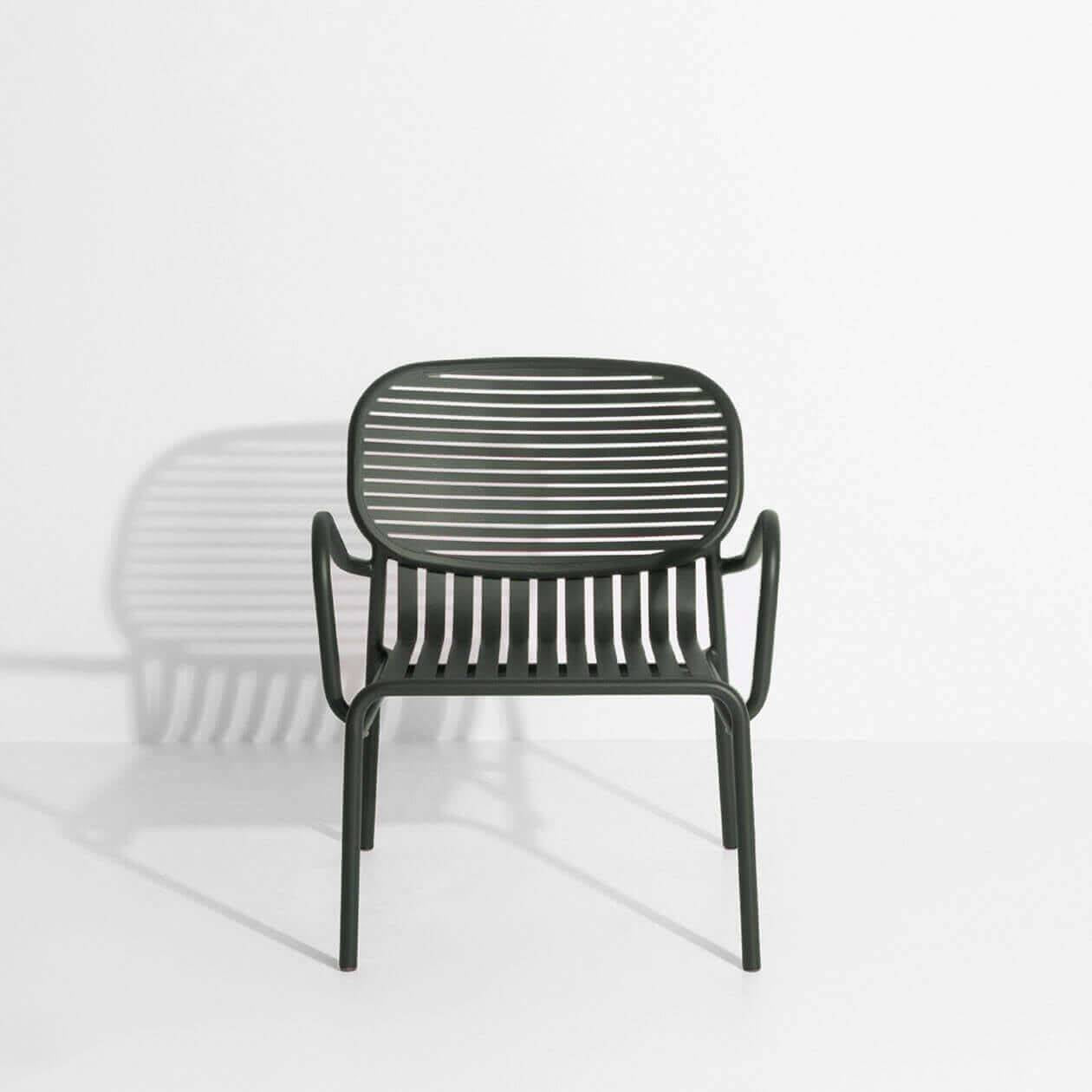 Week-End Garten Lounger in Green Glass präsentiert im Onlineshop von KAQTU Design AG. Outdoor-Sessel mit Armlehnen ist von Petite Friture