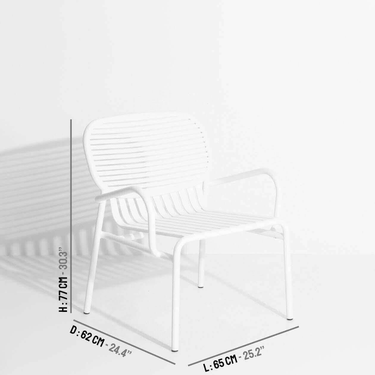 Week-End Garten Lounger in White präsentiert im Onlineshop von KAQTU Design AG. Outdoor-Sessel mit Armlehnen ist von Petite Friture