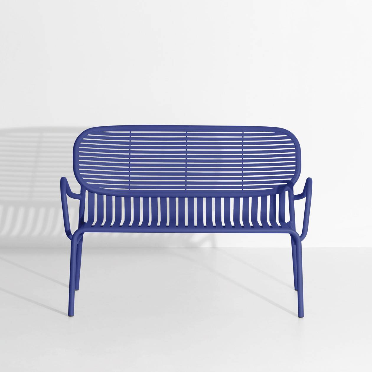 Week-End Gartensofa in Blue präsentiert im Onlineshop von KAQTU Design AG. Lounge Sofa ist von Petite Friture