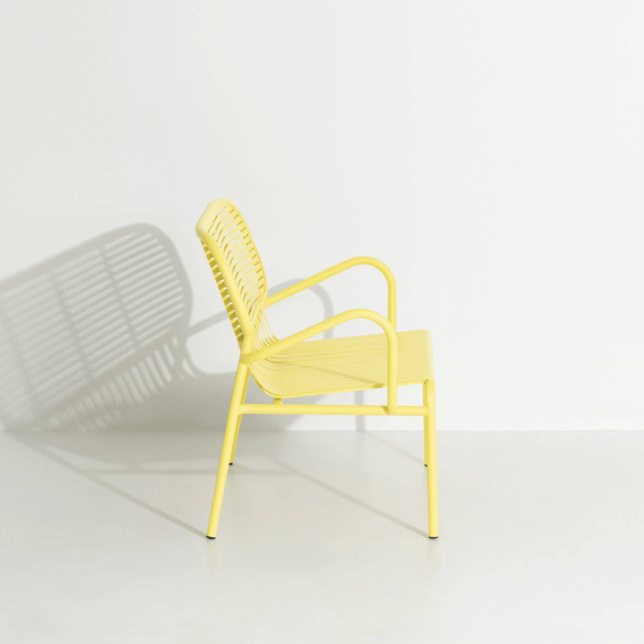 Week-End Gartensofa in Yellow präsentiert im Onlineshop von KAQTU Design AG. Lounge Sofa ist von Petite Friture